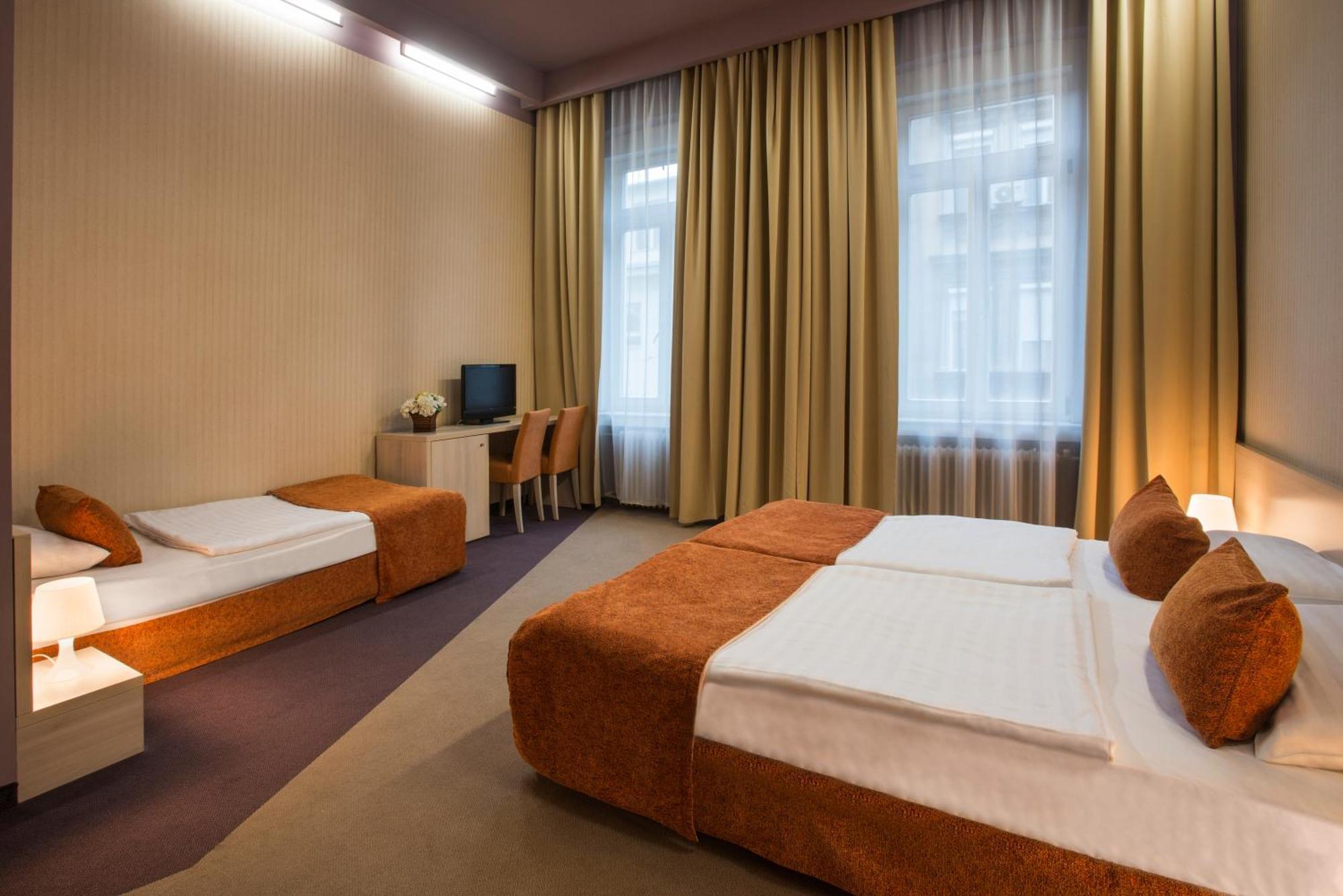 Triple Room,908594452:JPEG